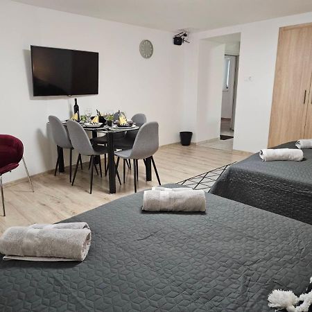 Holiness Apartmanok Segedyn Zewnętrze zdjęcie