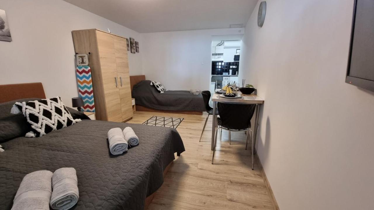 Holiness Apartmanok Segedyn Zewnętrze zdjęcie