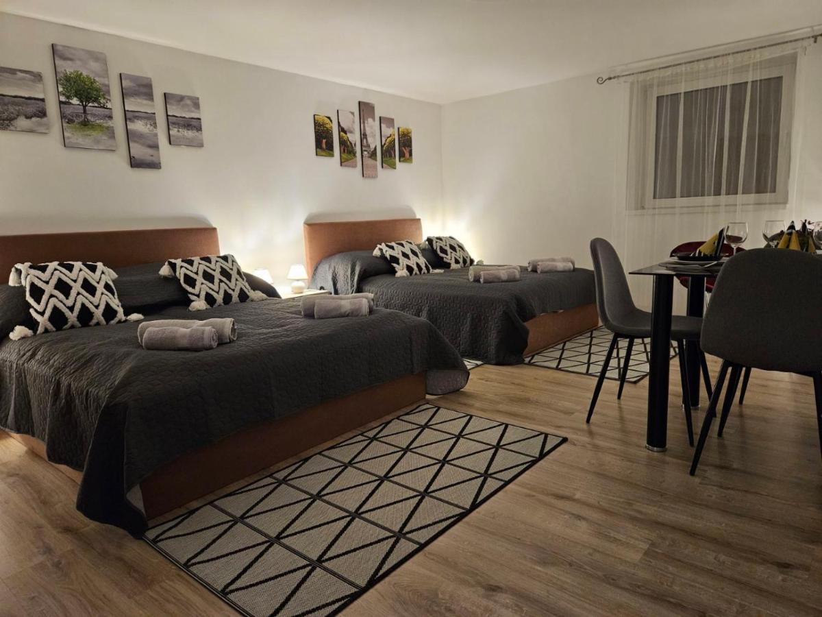 Holiness Apartmanok Segedyn Zewnętrze zdjęcie