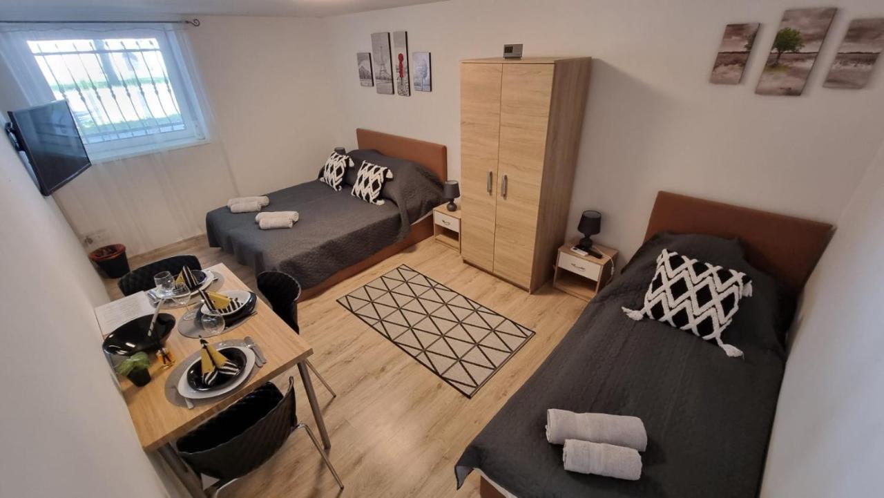 Holiness Apartmanok Segedyn Zewnętrze zdjęcie